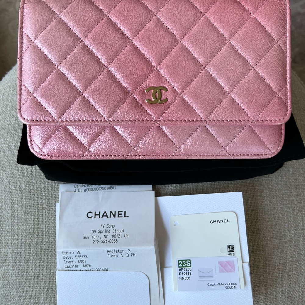 Chanel Wallet On Chain WOC RARE Pearly Pink Iridescent Goatskin Gold Hardware